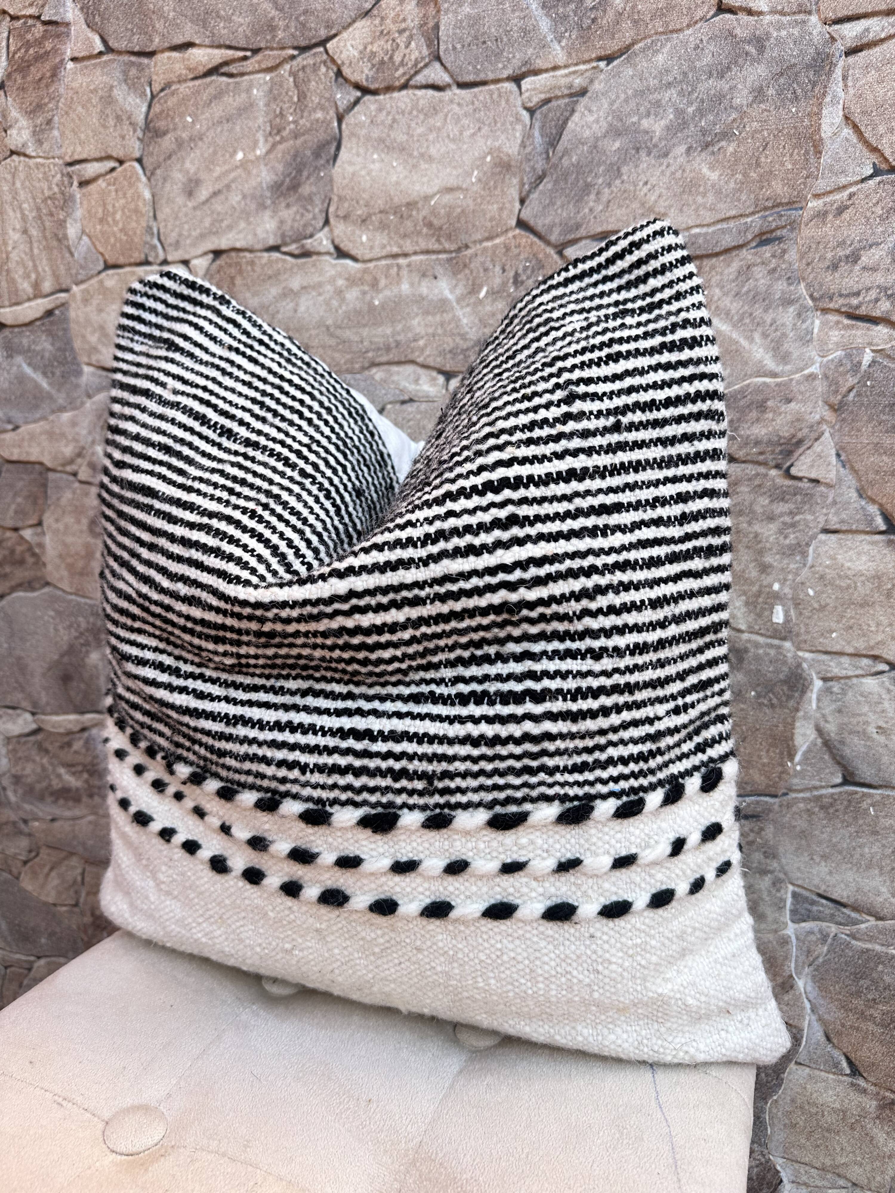 Berber zanafi square cushion cover - handmade - 100% wool and cotton - 45x45cm