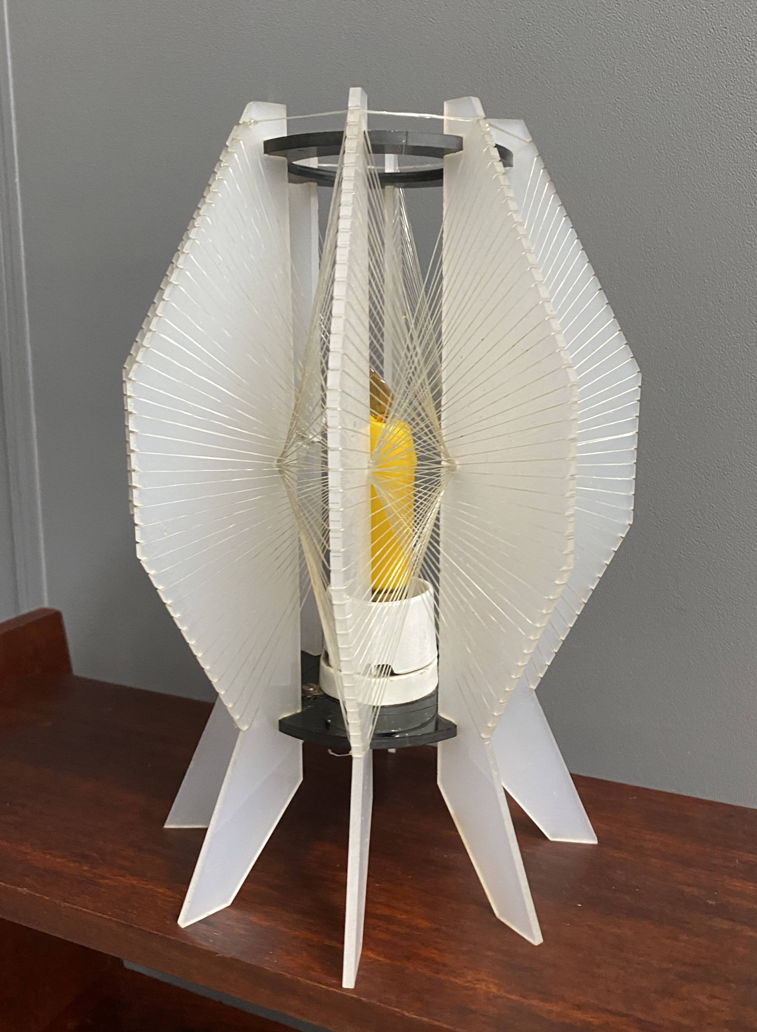 White accrylic wire table lamp 1970s