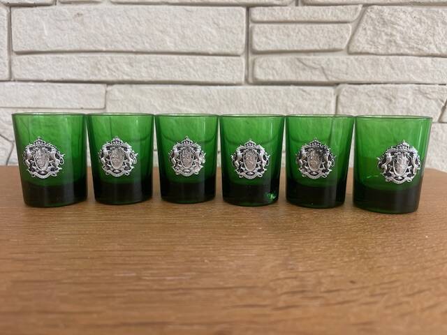 Set of 6 liqueur glasses in green with coat of arms