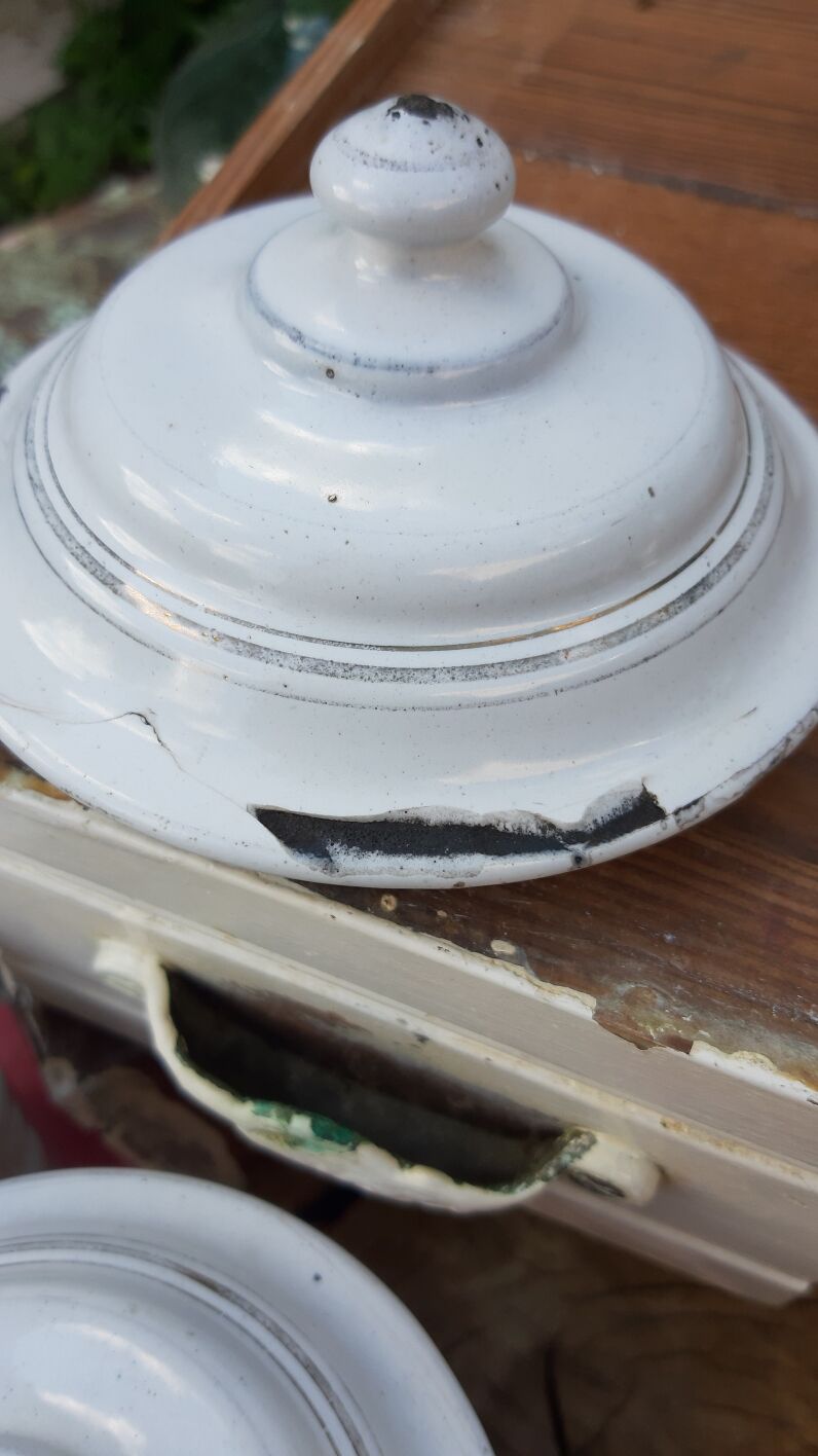 Enamelled spice jars