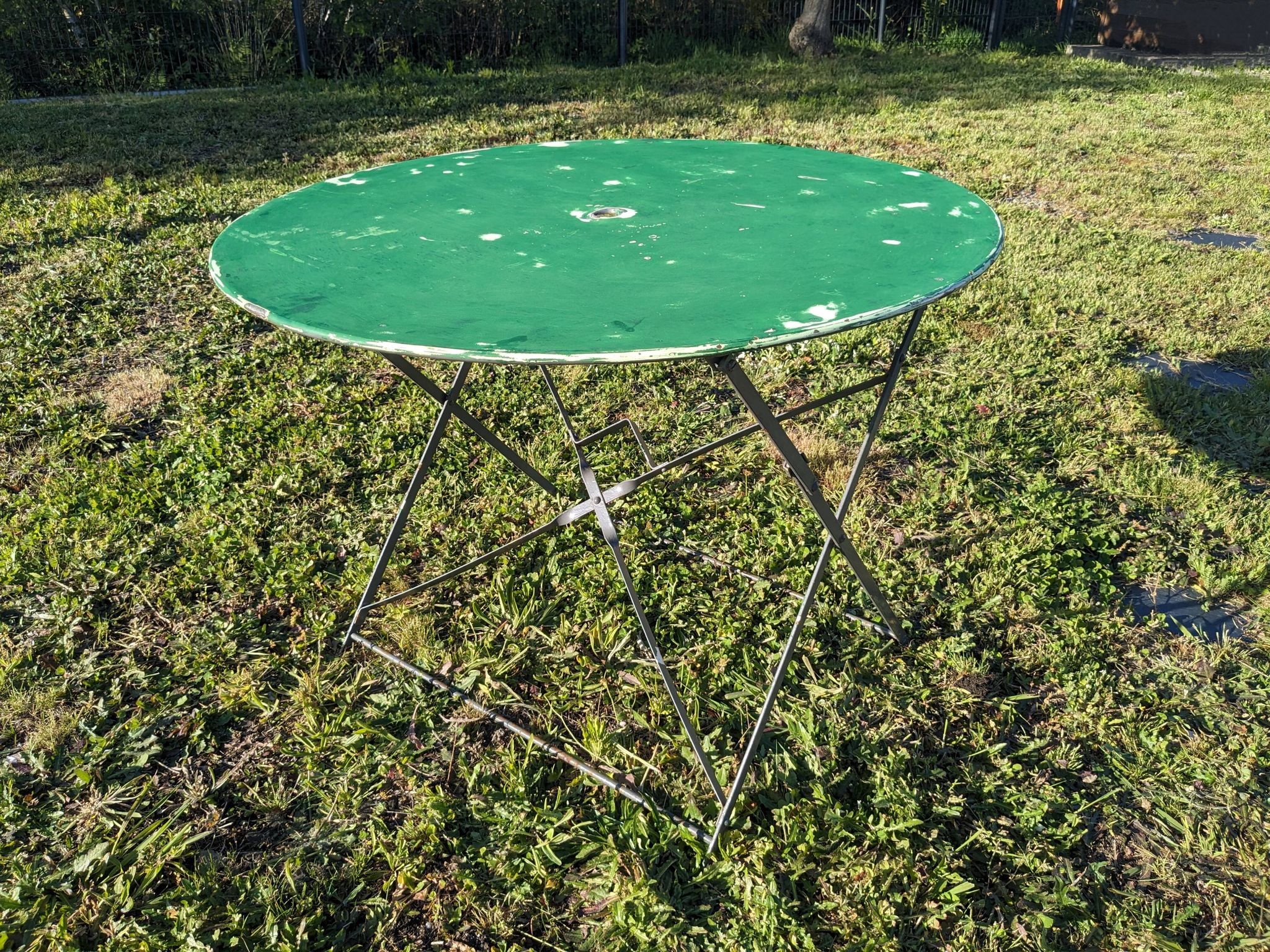 Table de jardin ronde ancienne pliante métal patine verte