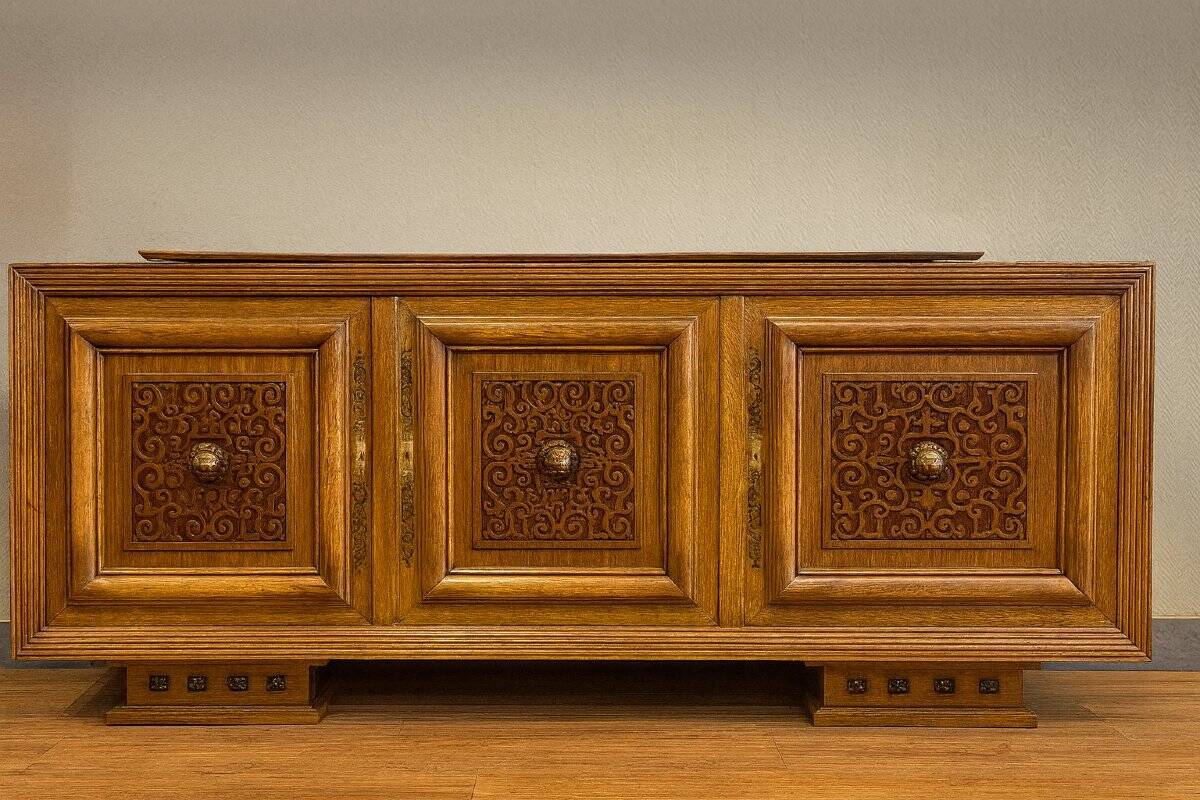 According to Charles Dudouyt: sideboard in a row from the Art Deco period in solid wood.