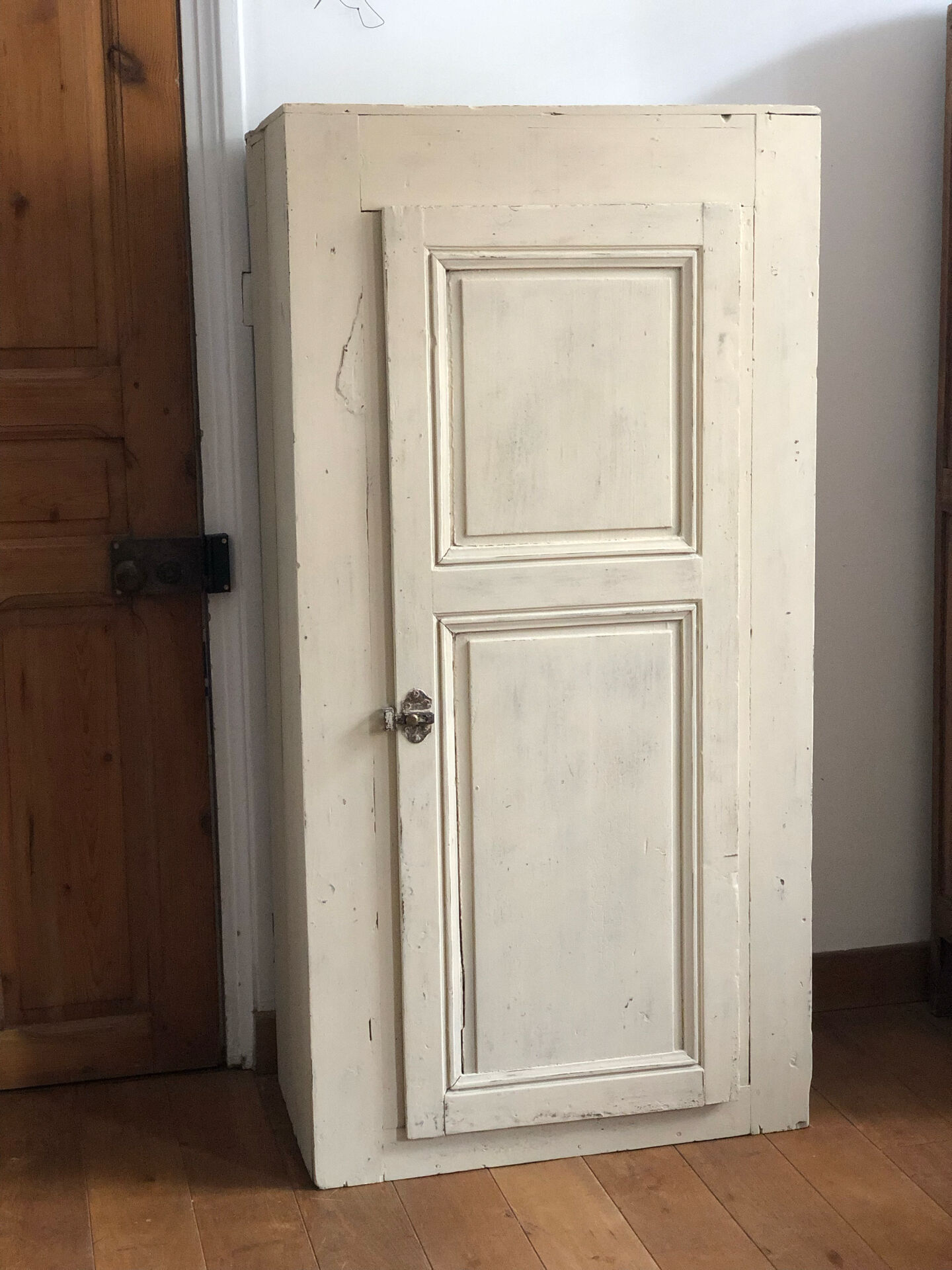 Armoire parisienne ancienne patinée