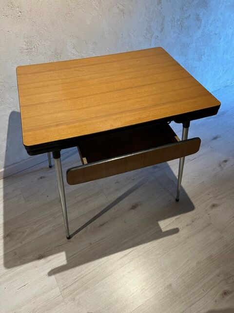 Table and chair in formica 1960/70