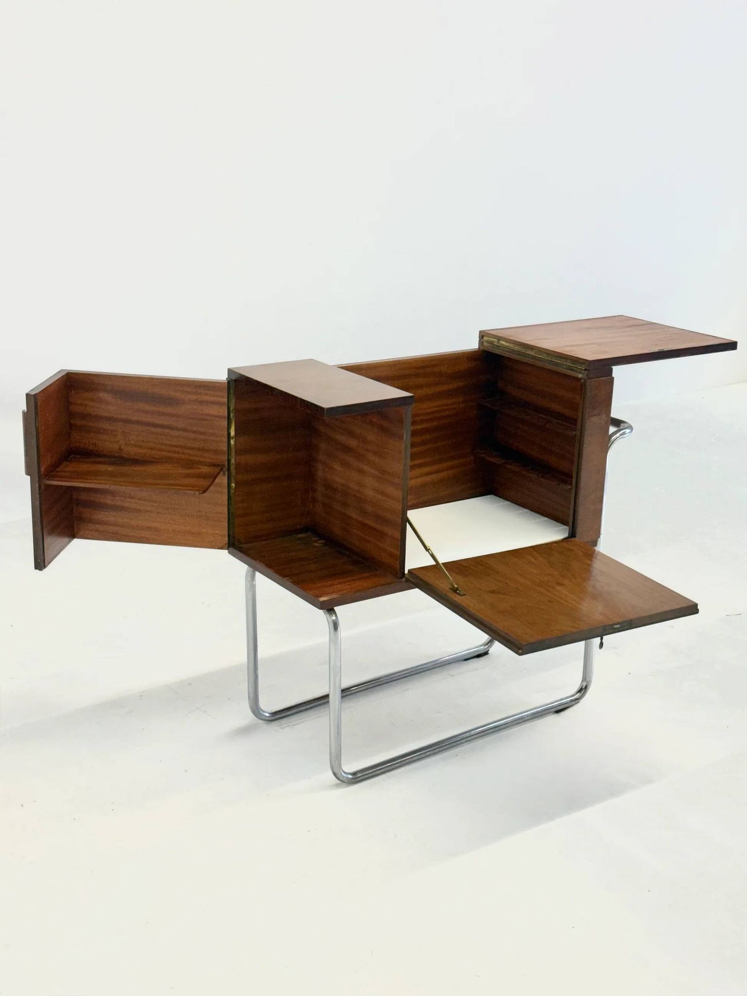 Cabinet bar en noyer italien par Cova Milano