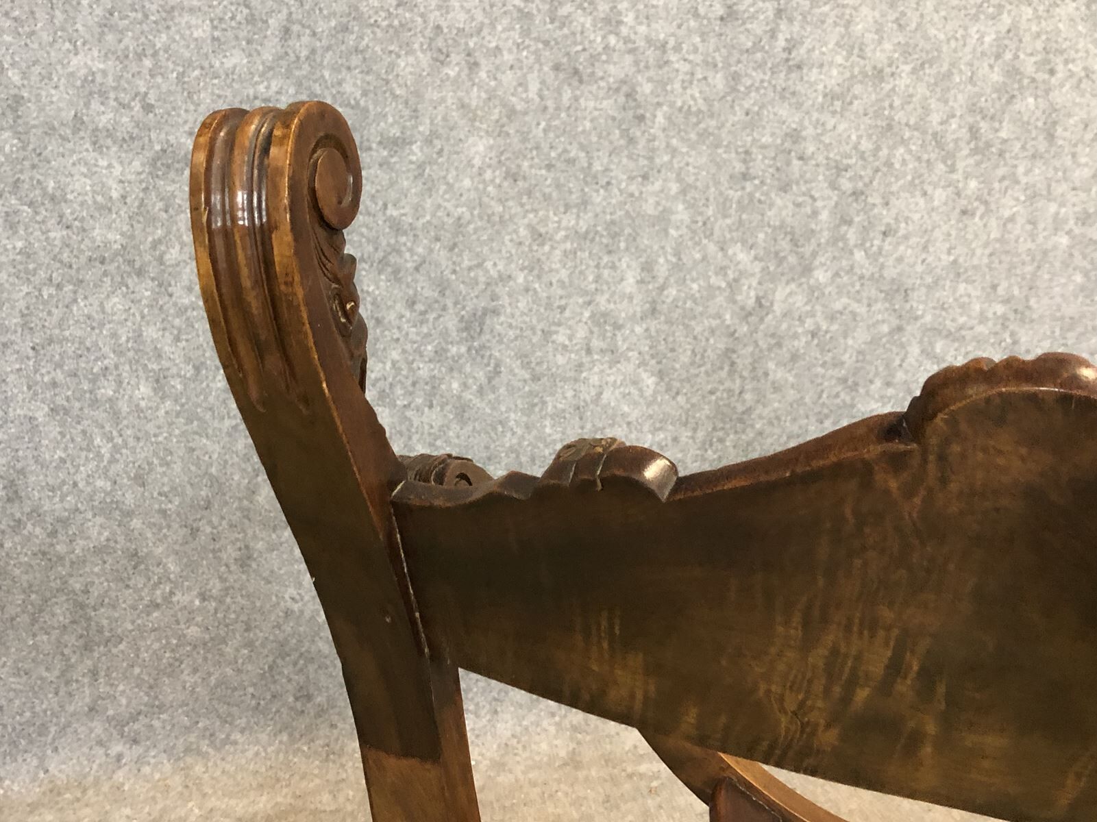 Fauteuil Dagobert en noyer  années 50