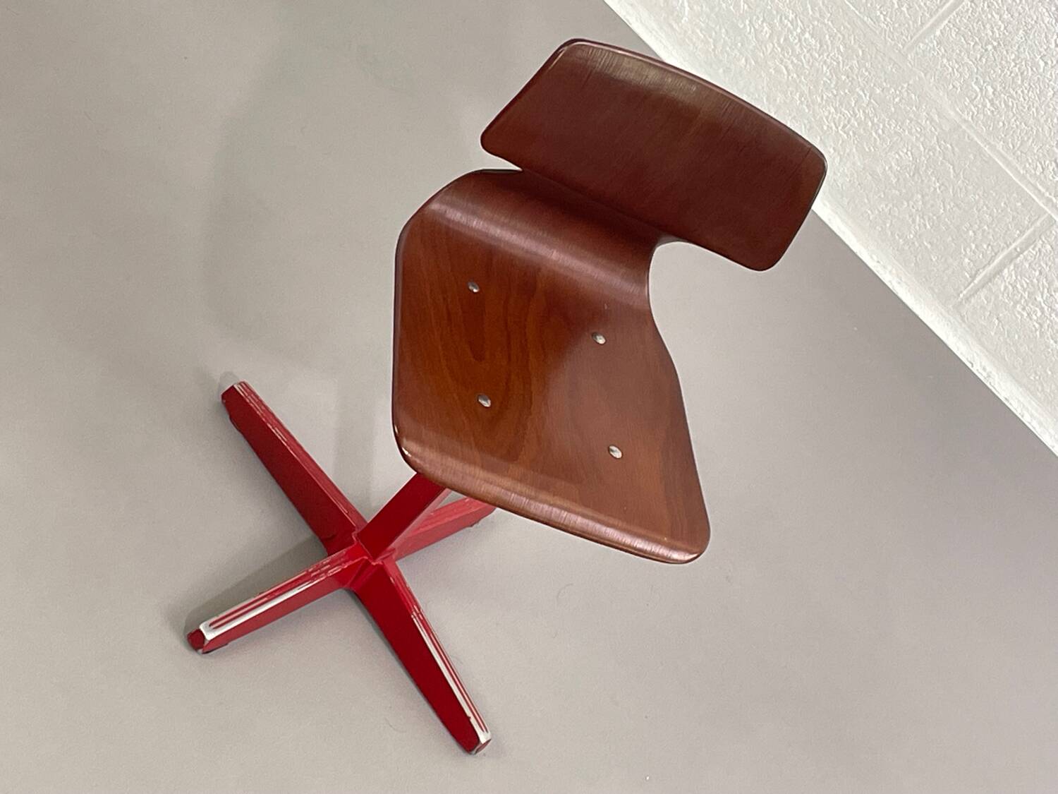 Galvanitas school chair