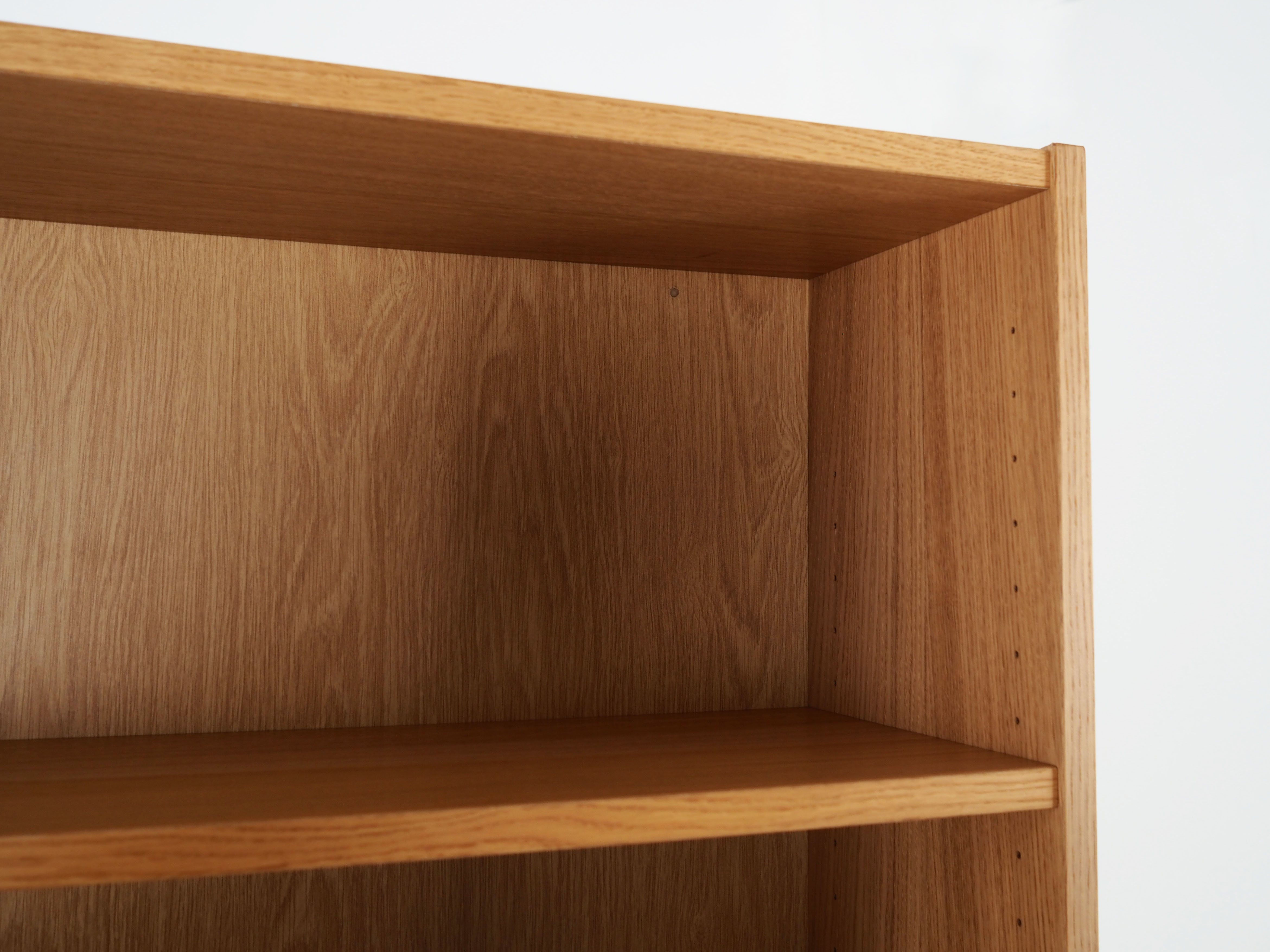 Bookcase with oak veneer scandinavian design from the 70s