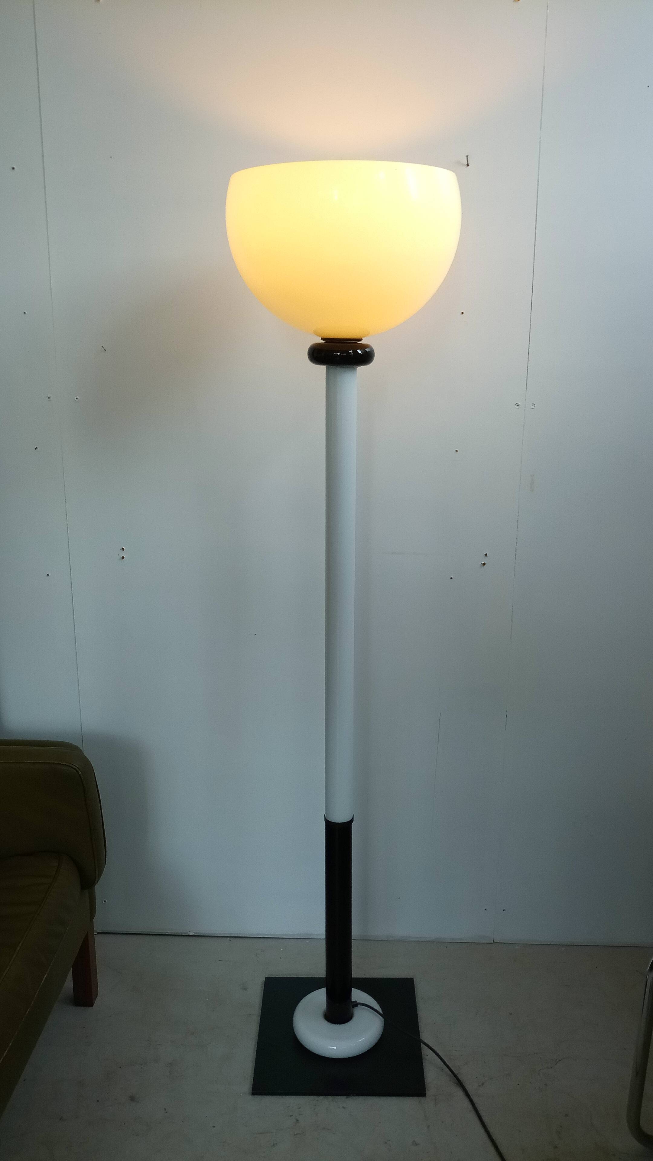 Rare signed Glass Floor lamp by Venini, italy