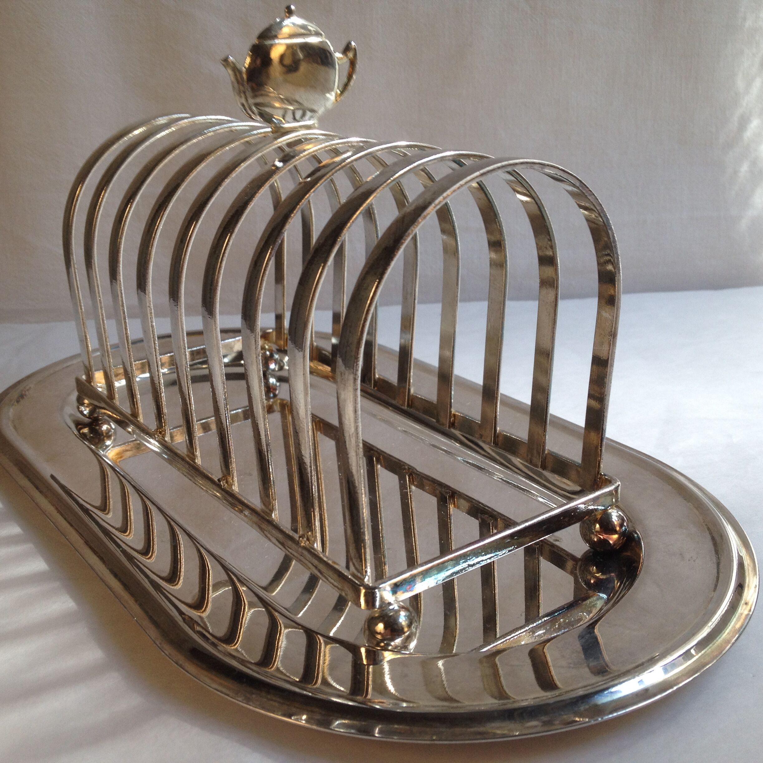 Taost door in silver metal