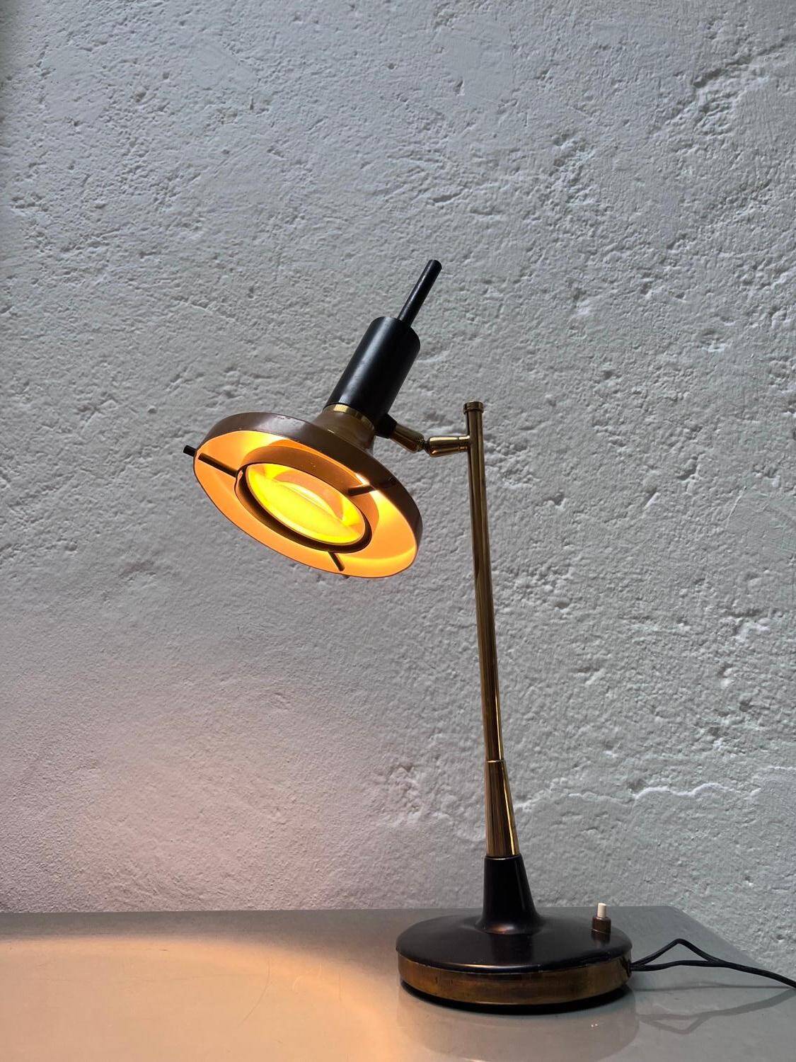 Lampe de table Mod. 553 par Oscar Torlasco pour Lumi, design italien collectible