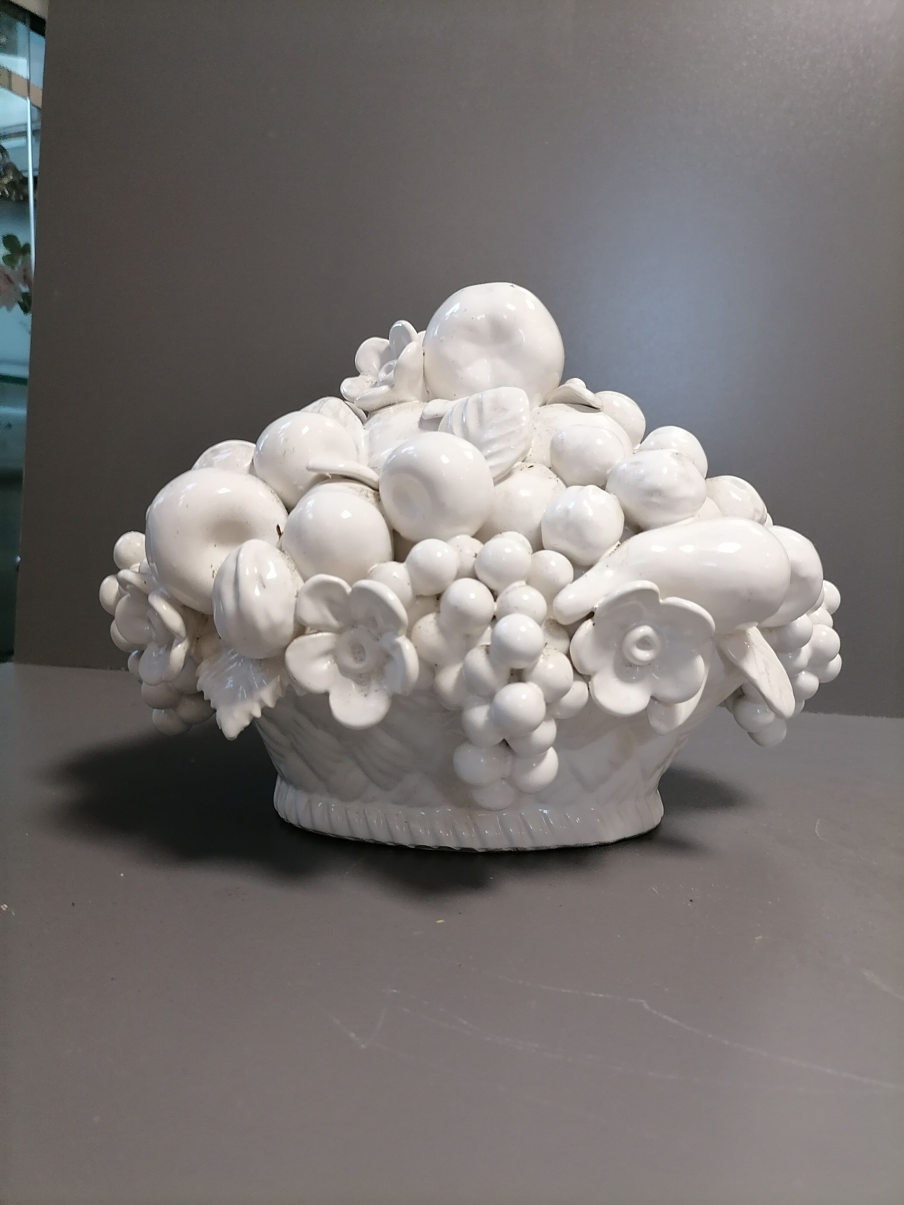 Earthenware centerpiece