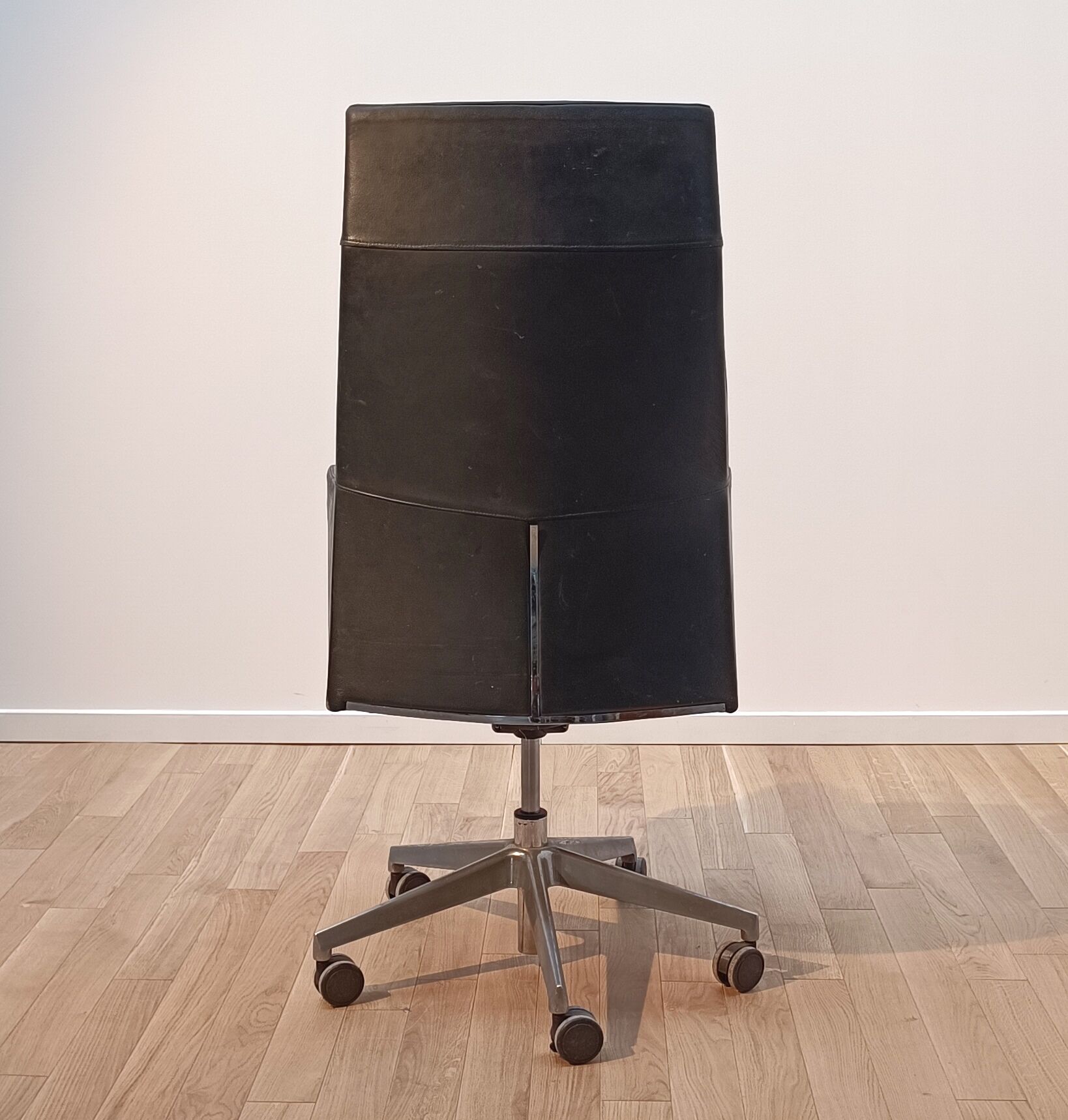 Vintage steering chair