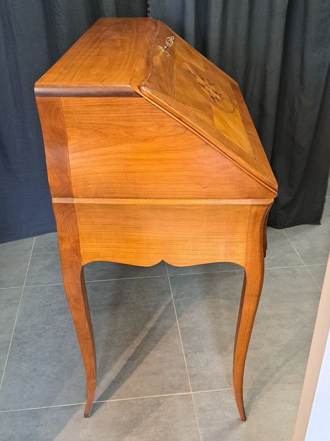 Bureau de pente en marqueterie