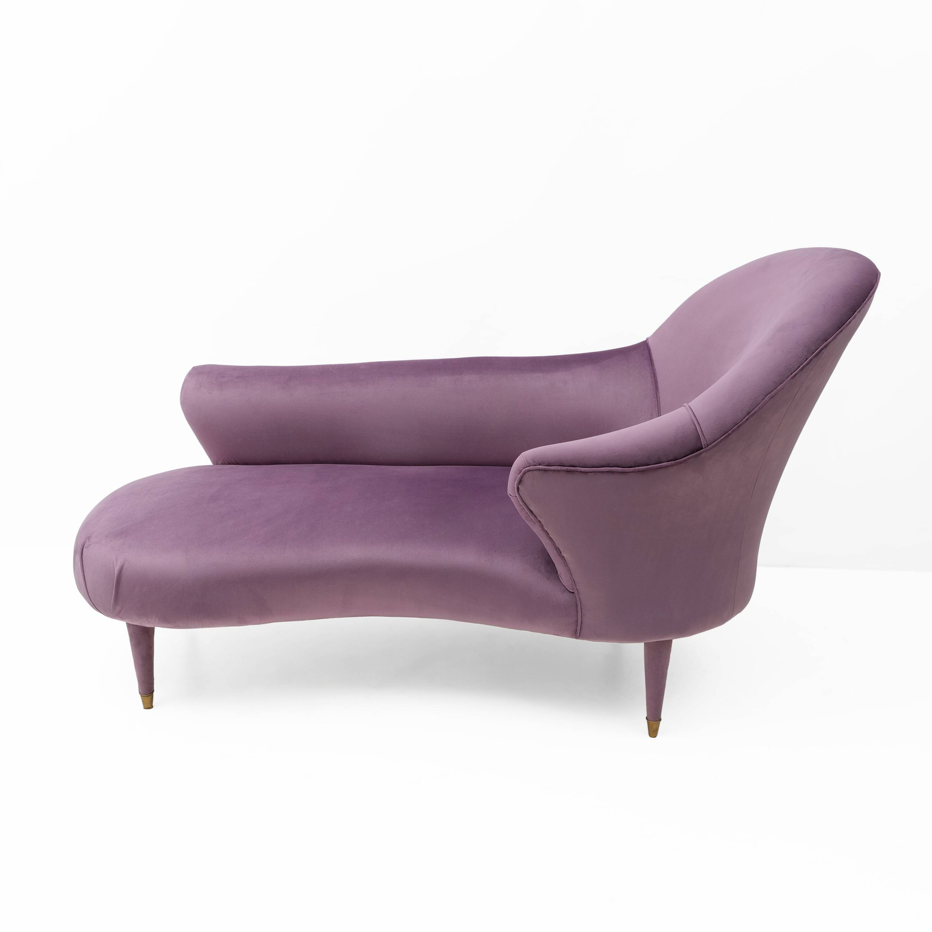 Italian Mid-Century Style Dormeuse in Mauve Velvet with Brass Feet