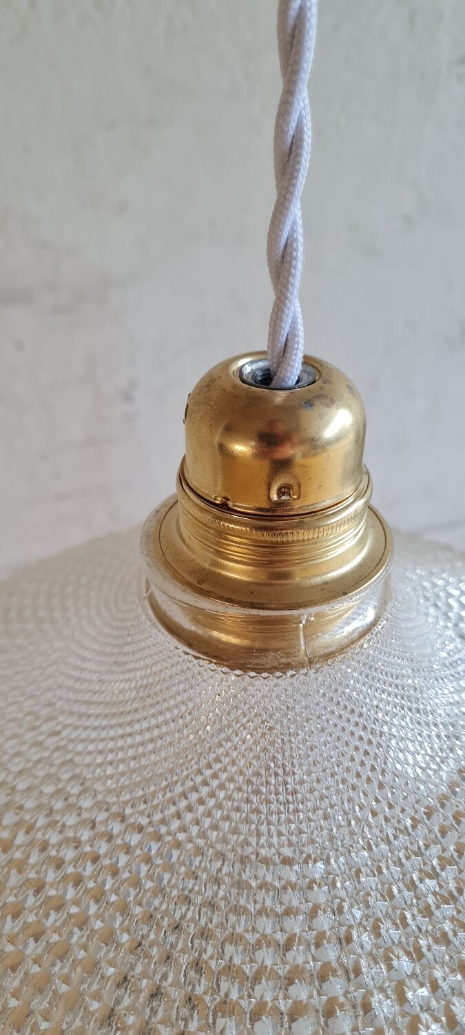 Pressed glass suspension