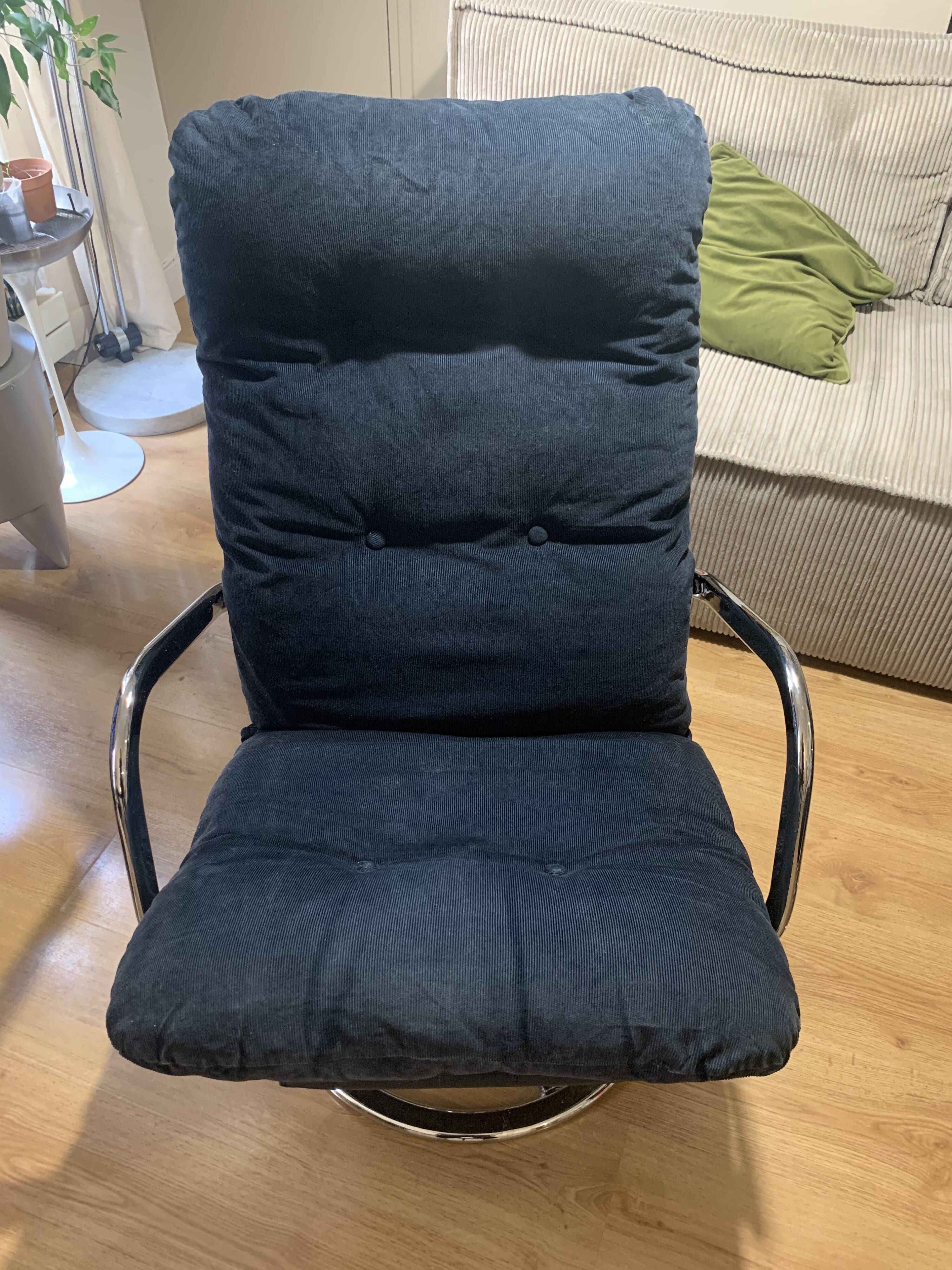 An armchair in very good condition from the 80s from Ikea smedsta model, it is in blue velvet