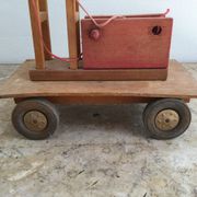 Ancienne grue en bois Dejou
