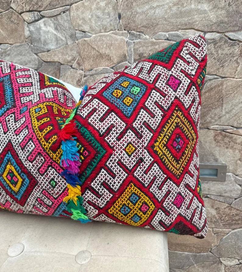 Vintage Berber kilim cushion cover: Moroccan wool cushion