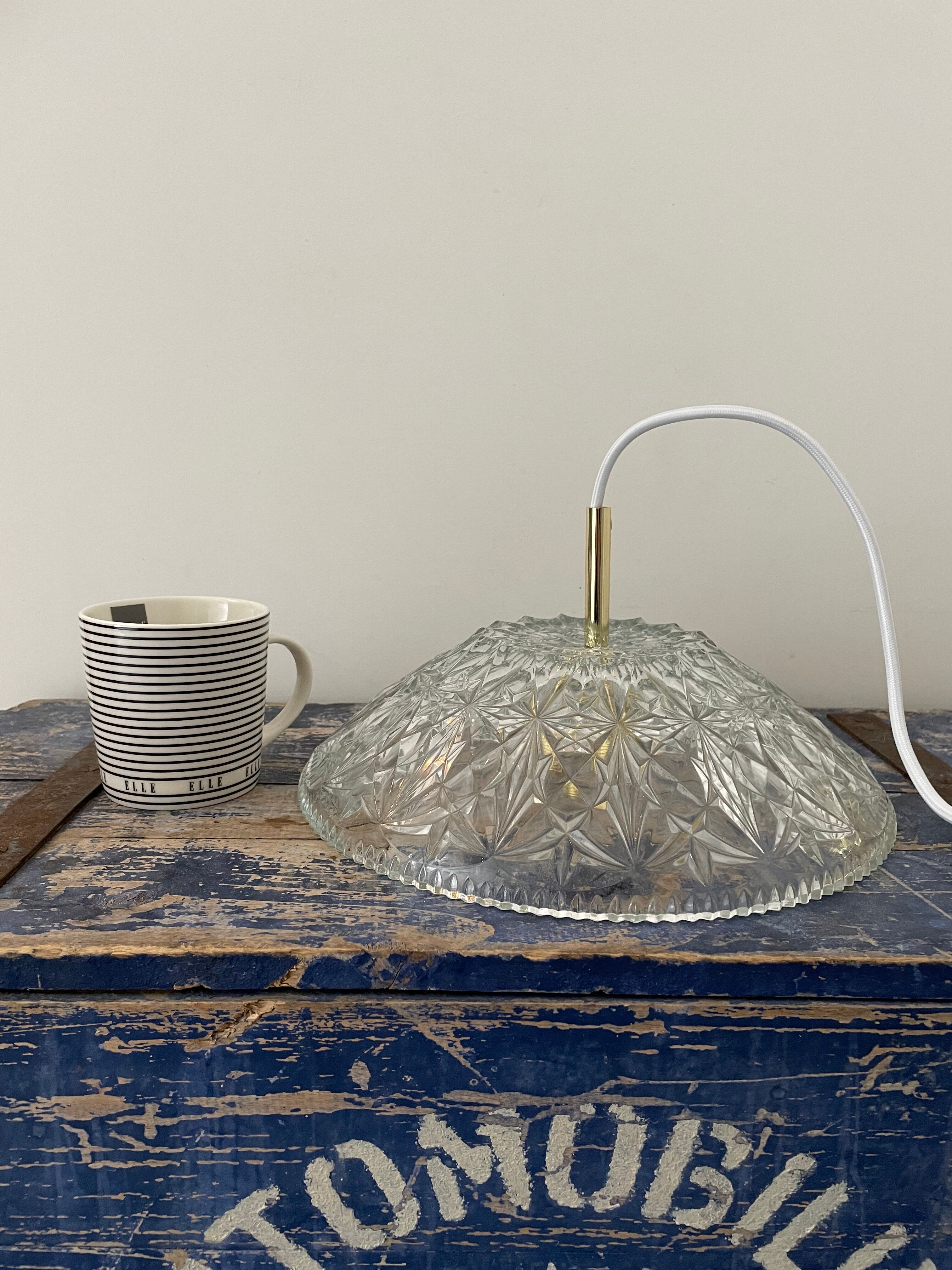 Vintage suspension in chiseled glass