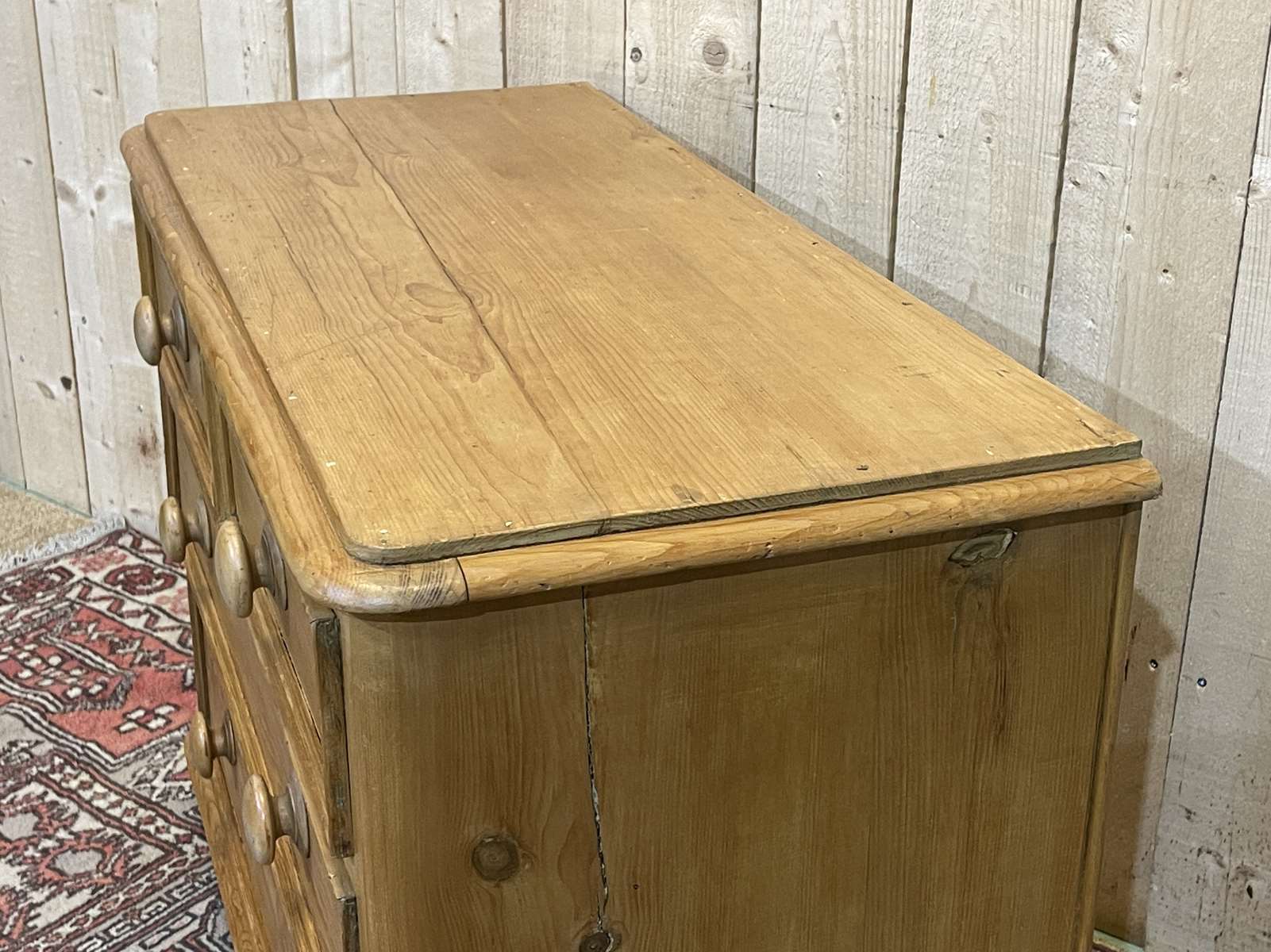 English chest of drawers of the nineteenth century in fir