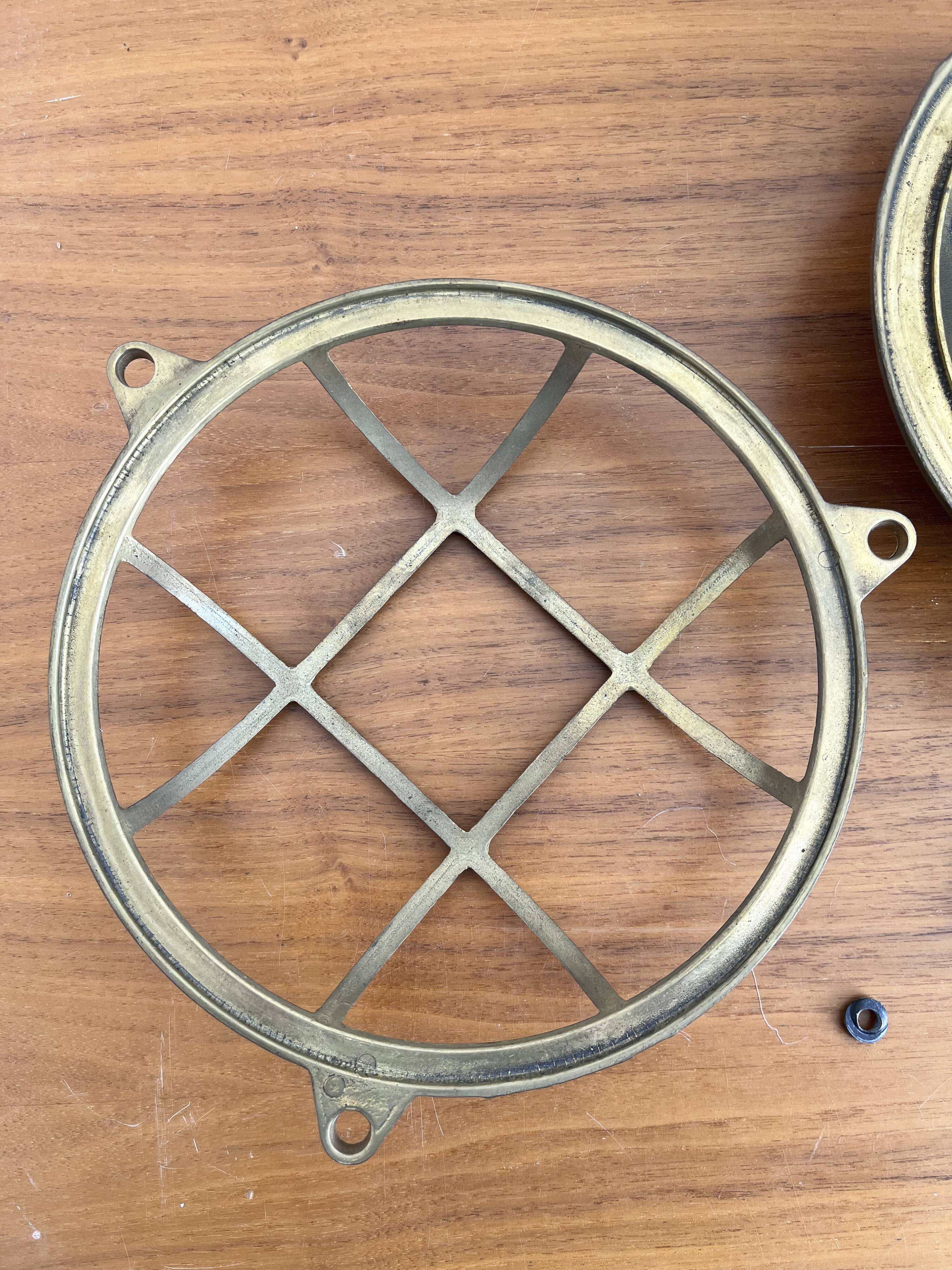 Marine decorative wall light in solid brass