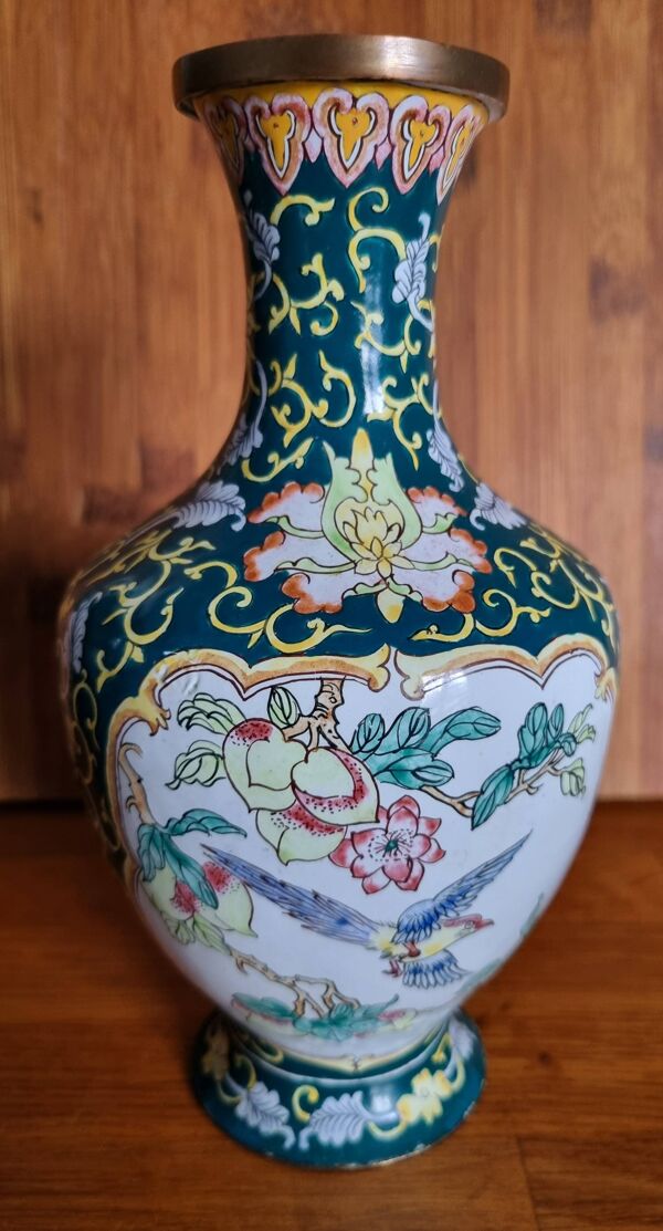 Vase en émaux de Canton forme balustre