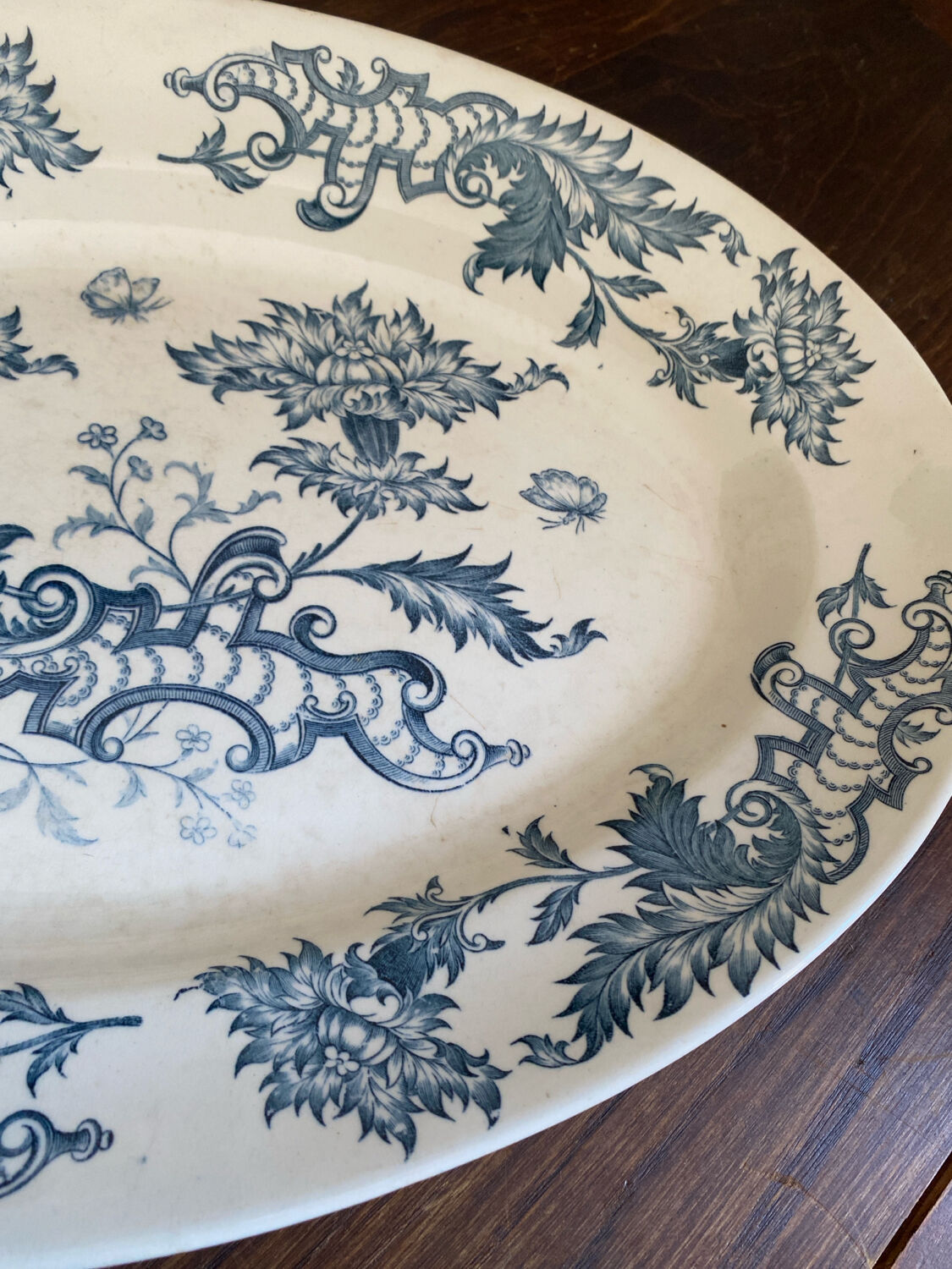 Plat de service ovale en terre de fer, Longwy, XIXe