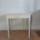Spindle-legged desk