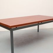 Table basse des années 1960 en teck et métal