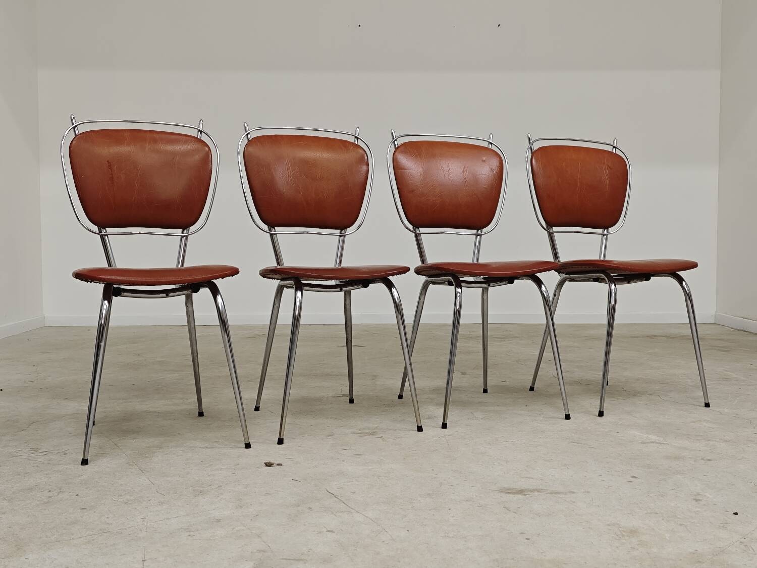 Set of 4 French chairs in camel brown imitation leather and chrome 1960