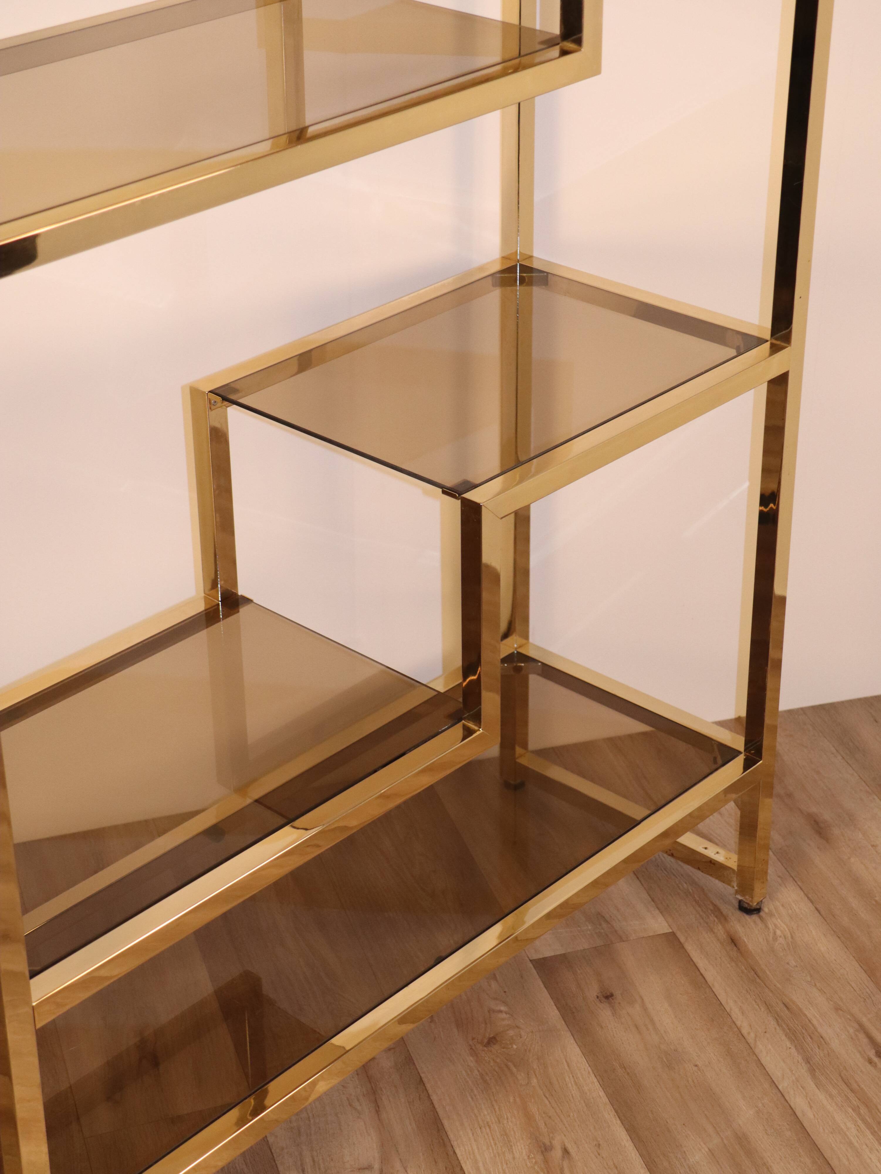 Etagère vintage en métal doré et verres 1970