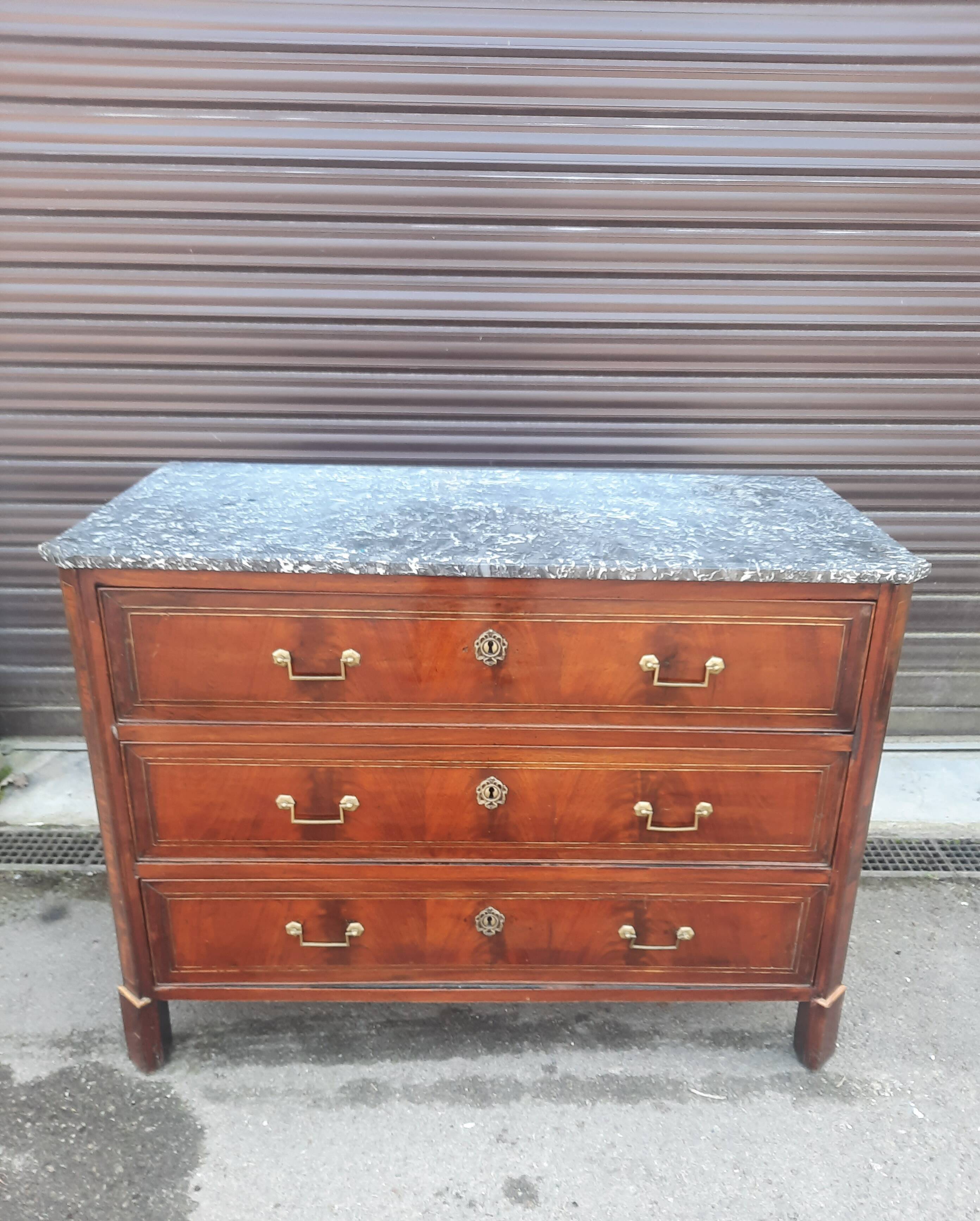 Mahogany chest of drawers from the nineteenth century
