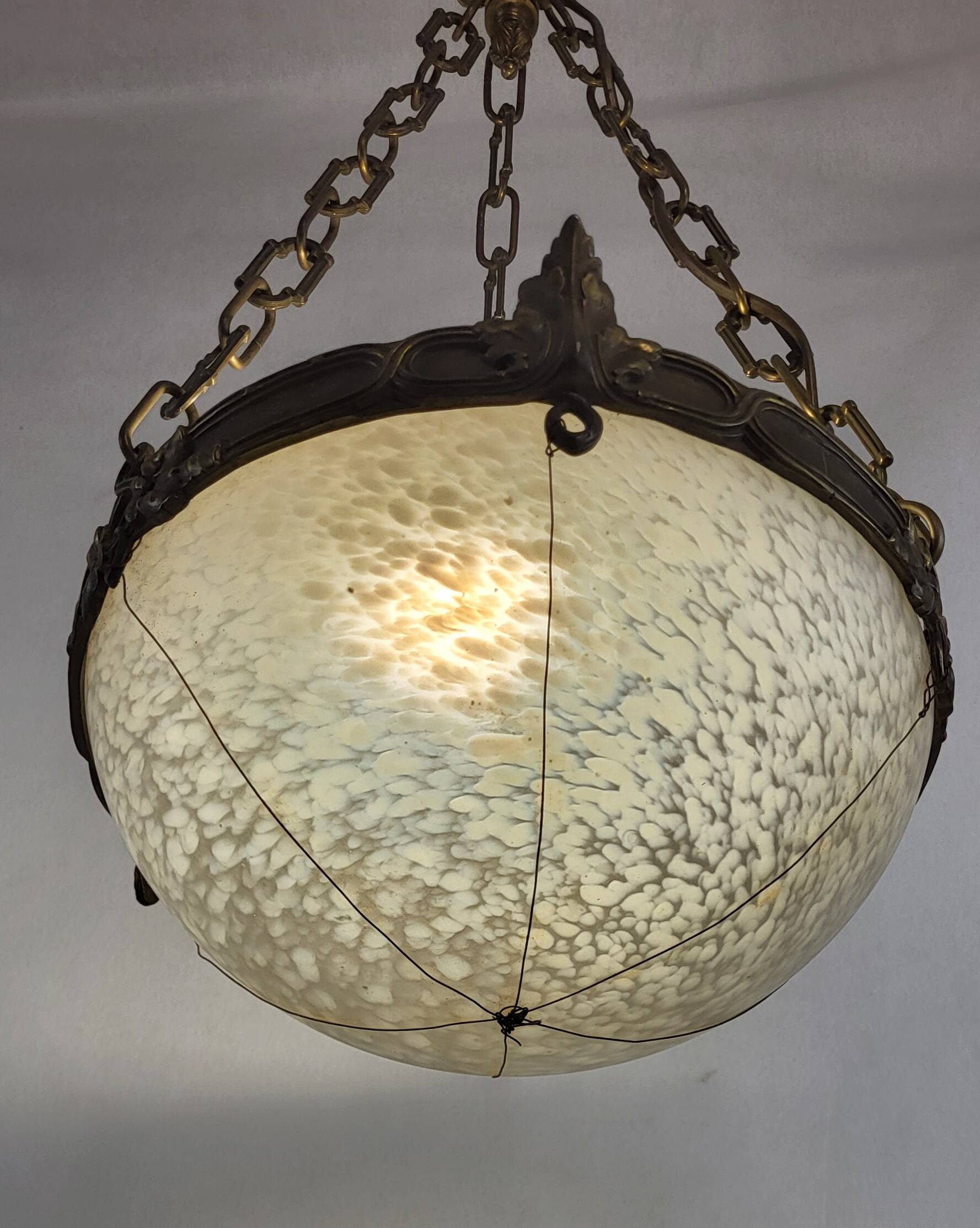 Art Deco pendant light in gilded brass and Clichy glass