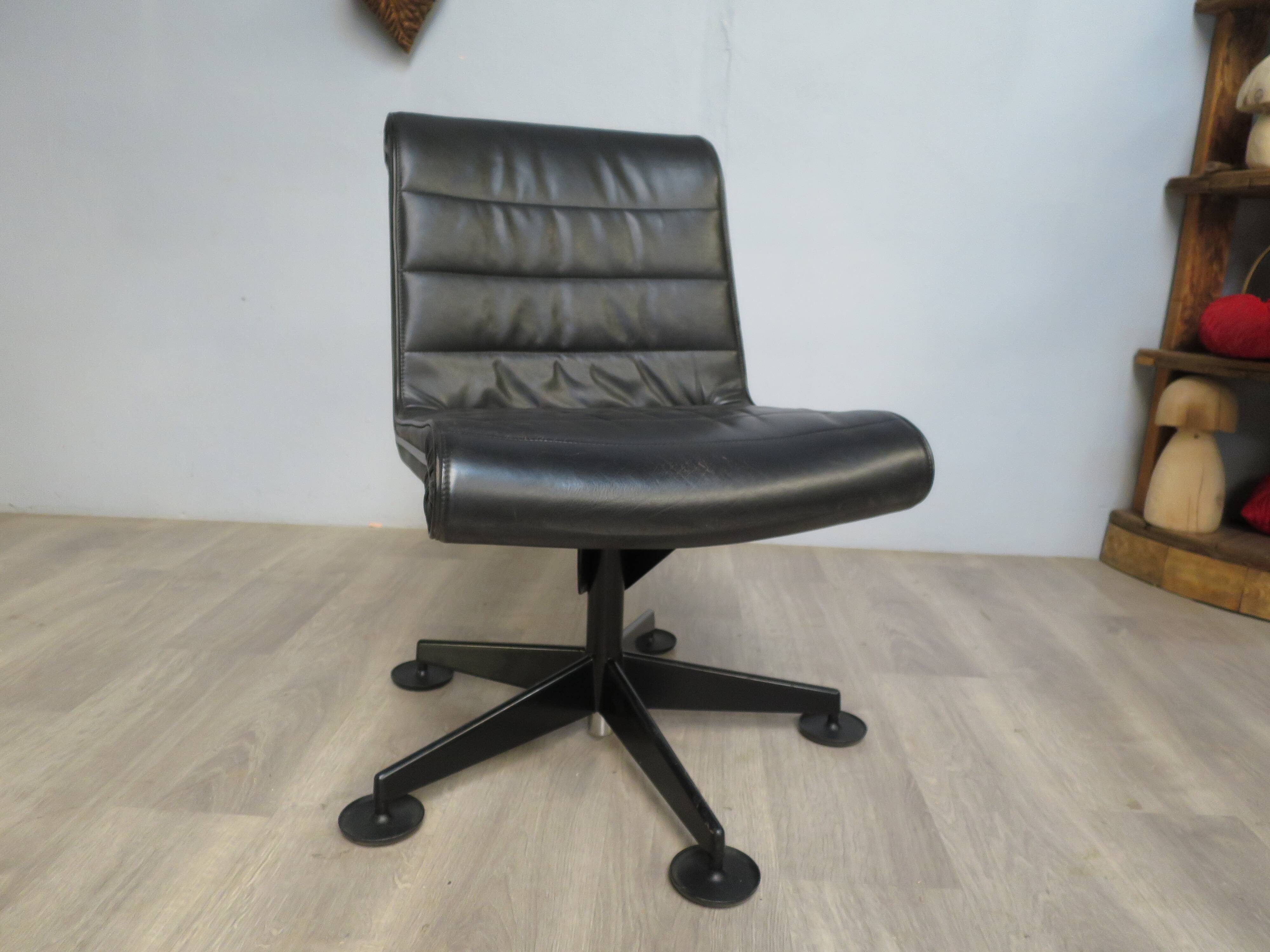 Fauteuil Sapper édité par Knoll