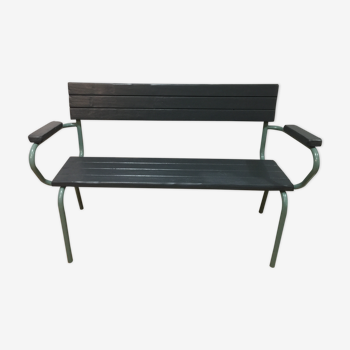 School bench with armrests