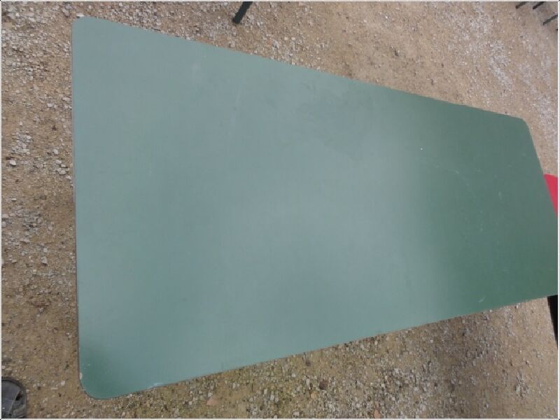 Table of metal and laminate wood Green