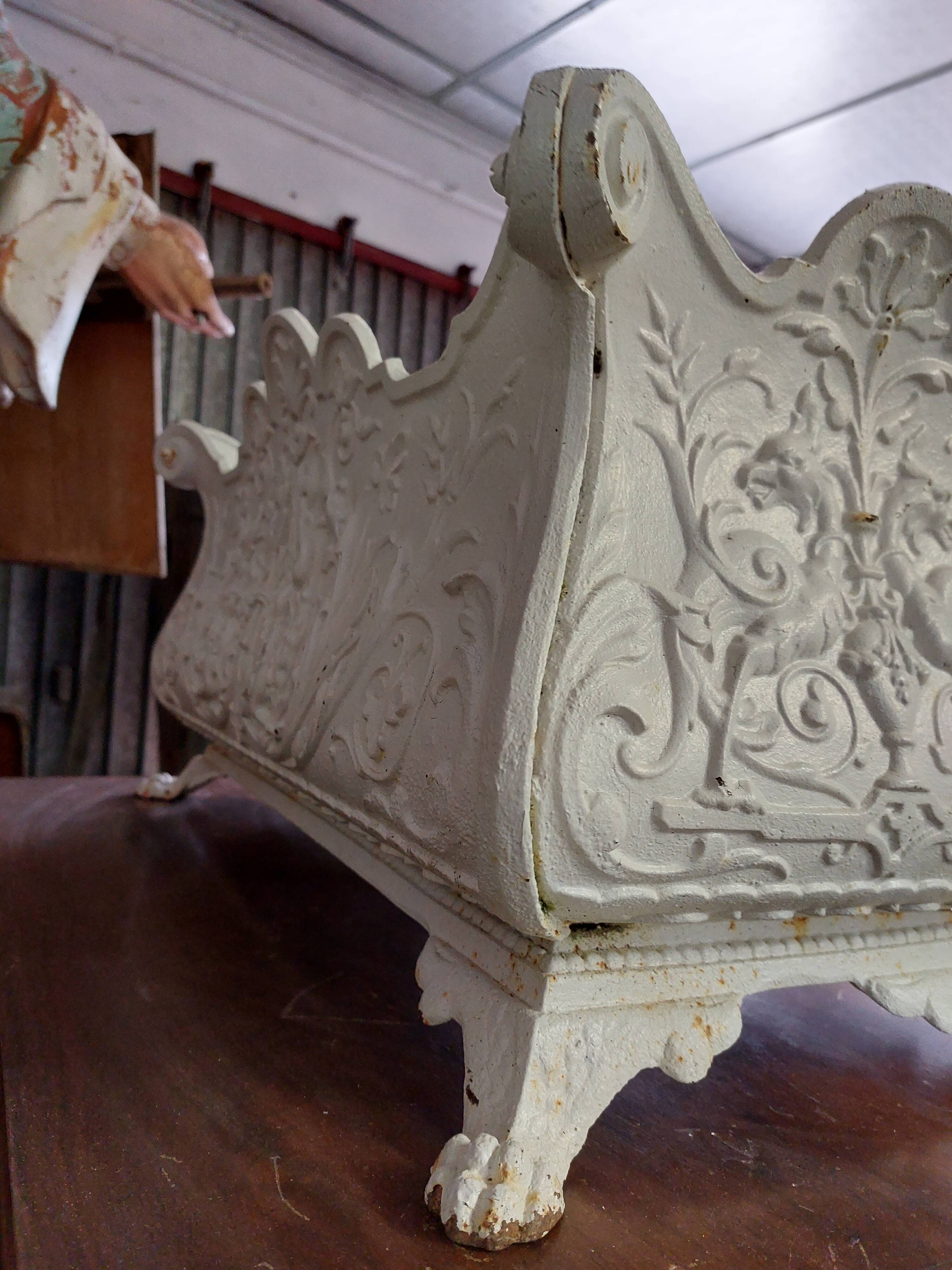 Cast iron planter Napoleon III lion's feet