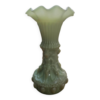 Vase en opaline verte
