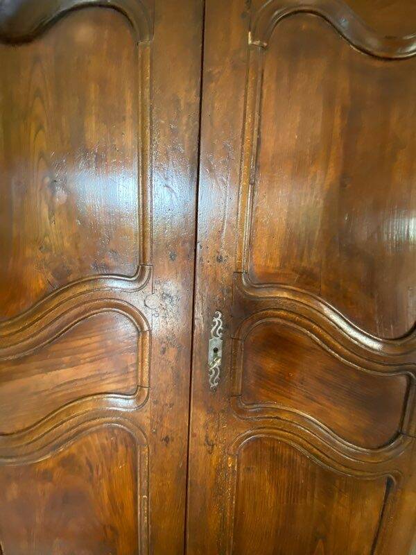 Antique solid wood wardrobe – Compact size (Ideal for small spaces)