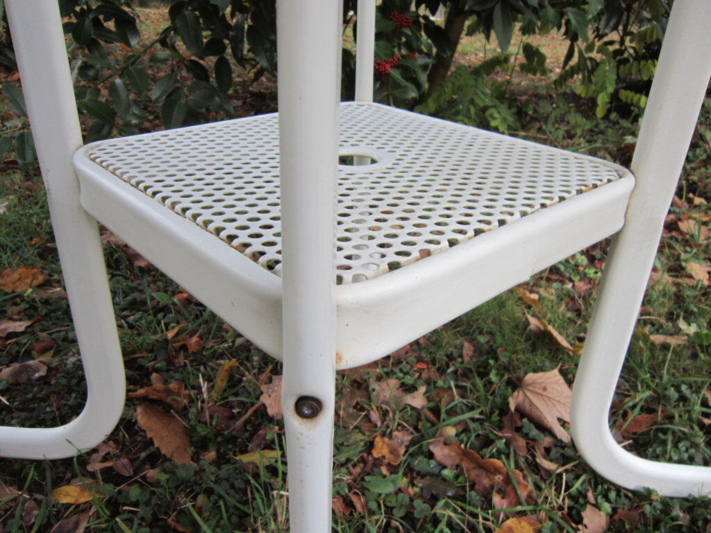 Table de jardin en métal perforé Emu