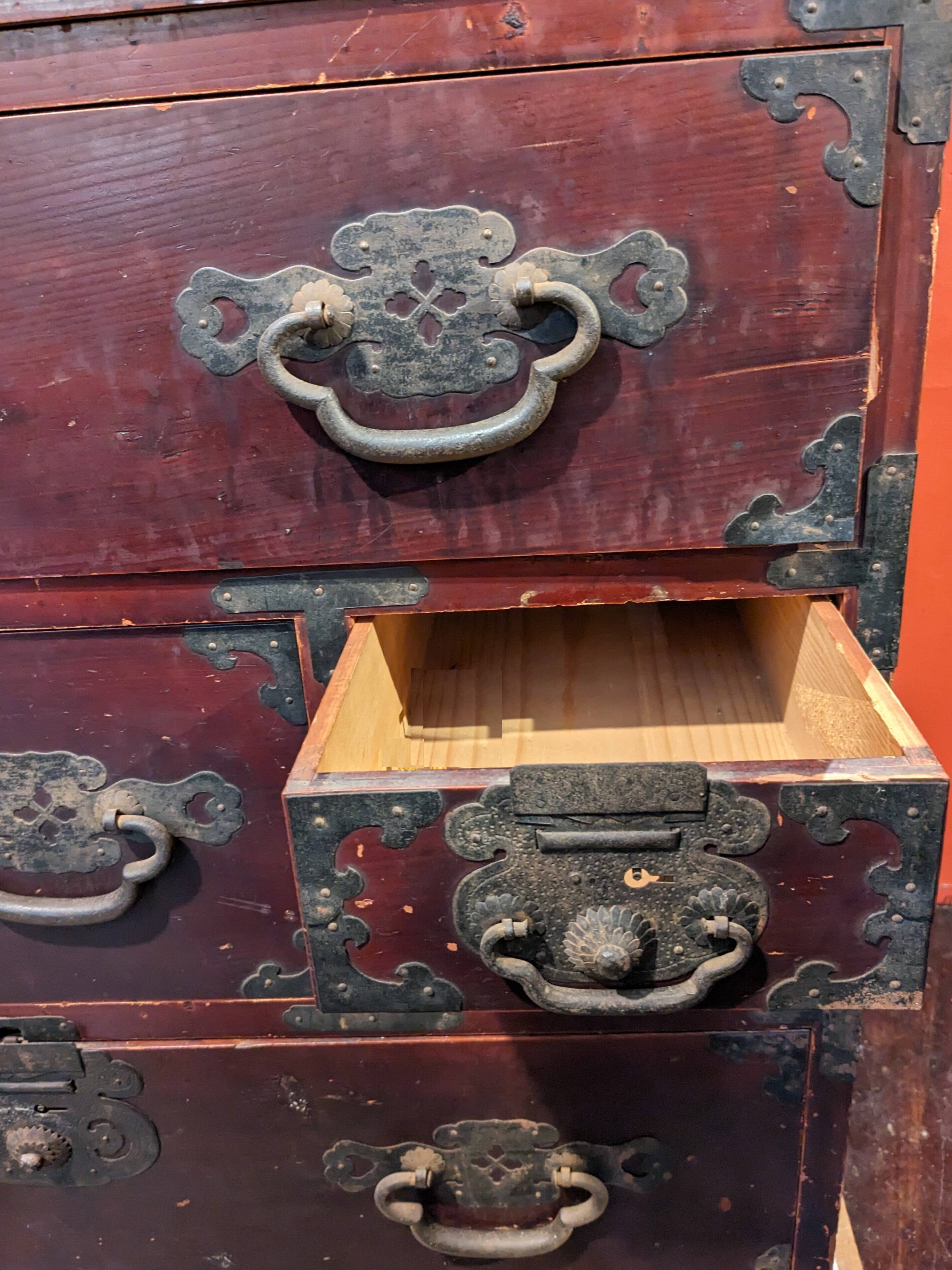 Commode japonaise (tansu) Japon, période Meiji circa 1860 -1900