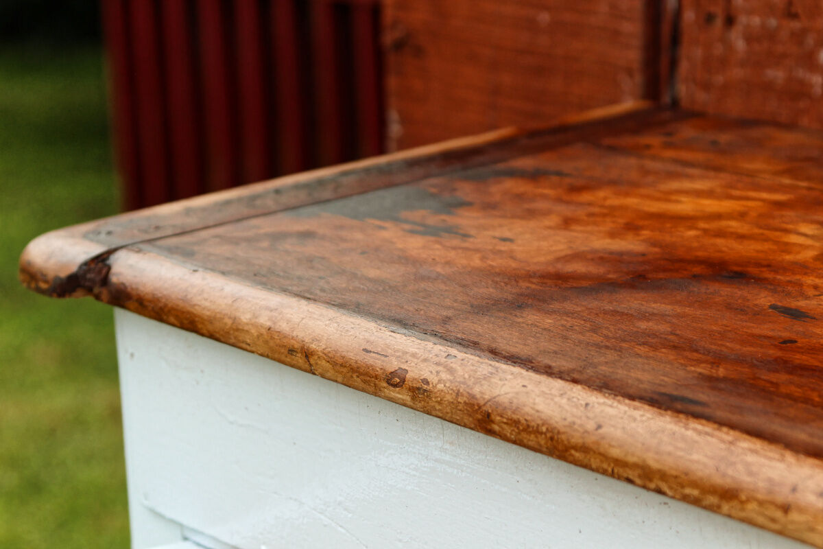 Blue Parisian buffet