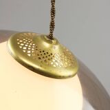 Lampe à suspension italienne en laiton, opaline et plexiglas de l'ère spatiale