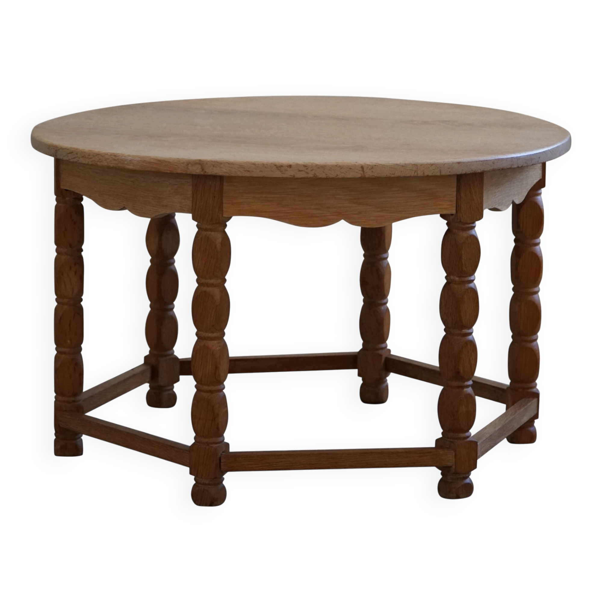 Danish modern and brutalist round coffee table in solid oak, 1960s.