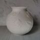 Vase boule roses porcelaine blanche