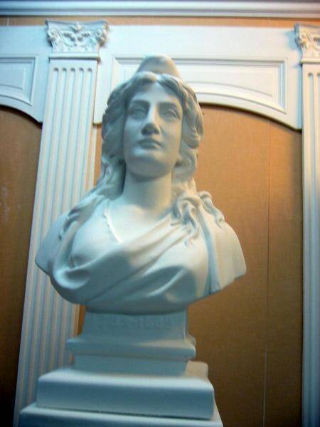 Large bust marianne (reinforced plaster) h76cm