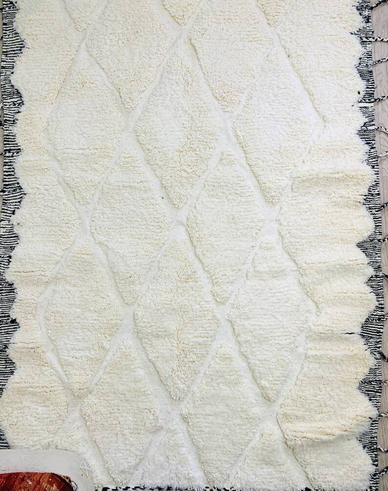 Handmade Moroccan rug in natural wool 250cm x 150cm