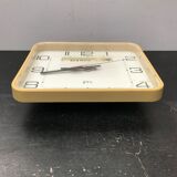 JAPPY Pendule Clock Plastic Dateur Beige Vintage White Background