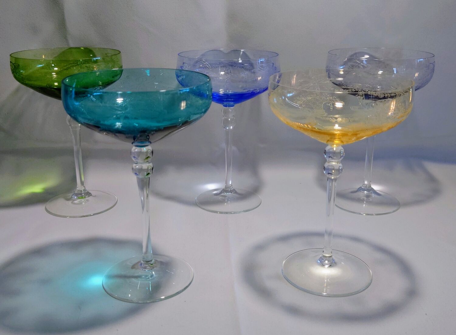 5 colored champagne glasses